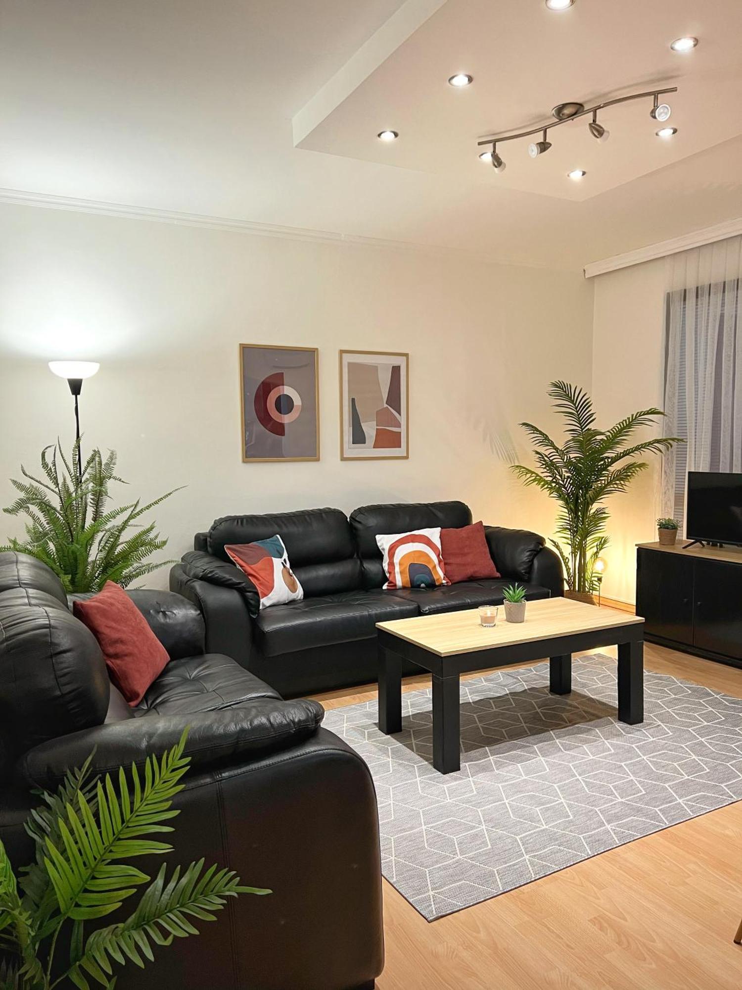 Charming 2 Bedroom Apartment Скопье Экстерьер фото